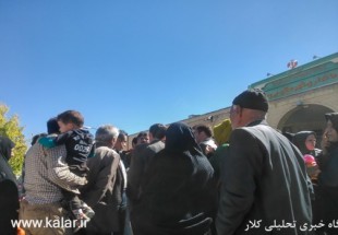 تجمع جمعي از متقاضیان مسکن مهر مقابل فرمانداري بروجن