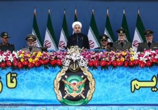 هشدار روحانی به متجاوزان منطقه/ ارتش درخط مقدم اطاعت از رهبری است