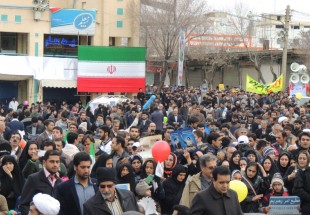 حضور پر شور مردم در راهپیمایی ۲۲ بهمن ماه بار دیگر پوزه دشمنان را به خاک مذلت کشاند