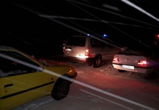 گردنه چري بازگشايي شد/ امداد رساني به 60 خودروي گرفتار در برف