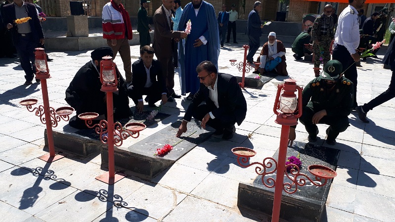 ‌غبار‌روبي گلزار شهدا به ياد شهداي سرافراز آزادسازي خرمشهر