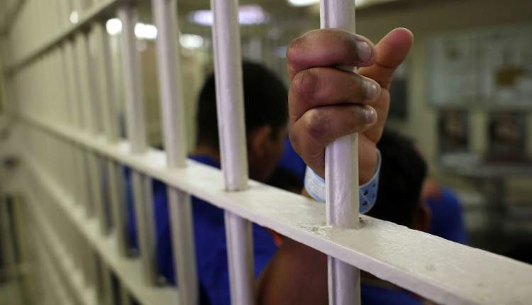 اعطای مرخصی کرونایی به 70 نفر از مددجویان زندان بروجن
