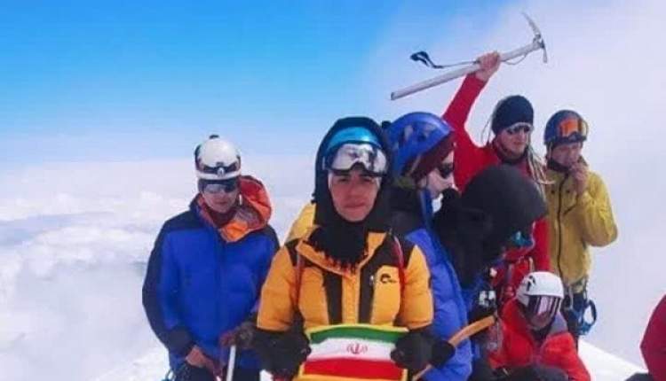 صعود کوهنورد بروجنی به قله کازبک گرجستان