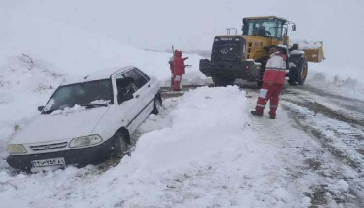 خدمت‌رسانی به 321 حادثه دیده در برف و کولاک چهارمحال و بختیاری