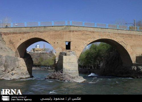 نمایندگان چهارمحال وبختیاری، دریافت خسارت ترک خوردگی پل زمانخان را پیگیری می کنند