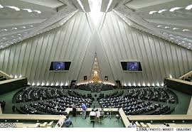 مگر شما در چه جایگاهی قرار دارید که به این راحتی به نمایندگان مردم بی احترامی می کنید