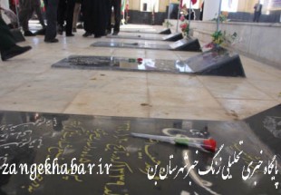 گل هاي پرپر شده اي که با گل هاي مصنوعي ياد مي شوند