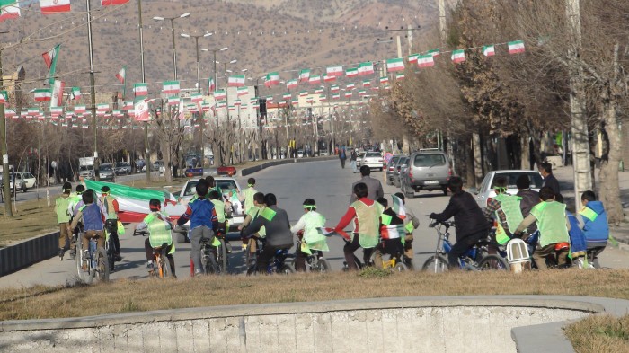 دوچرخه سواران لردگان به استقبال دهه فجر رفتند+ عکس