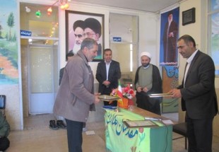 تجليل از خيرين مدرسه يار دبستان نواب شهر باباحيدر