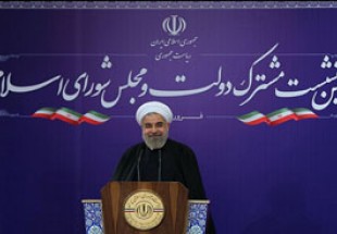 روحانی: ملت و دولت ایران تسلیم‌شدنی نیست/ لاریجانی: مذاکره‌کنندگان خطوط قرمز را مدنظر دارند