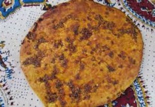 استقبال از ماه رمضان با پخت نان يوخا در شهرستان سامان