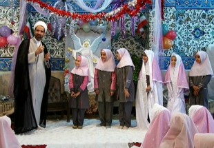 مواظب شيطنت هاي مغرضانه دشمن در اشعار و تمثيلات کودکان خود باشيم