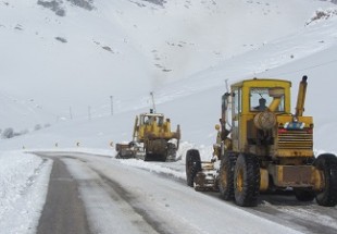 در پی بارش برف و باران در سطح استان تمامی مسیرهای اصلی باز می باشد