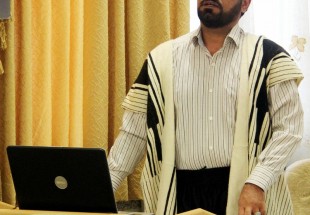 حضور دکتر نصيري با لباس بختياري در دفاع از پايان نامه + تصاوير