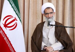 ارتباط با جهان خارج از چارچوب گفتمان انقلاب، به استحاله نظام منجر می‌شود/ آیا اعتدال به معنای ازدست دادن دستاوردهای انقلاب است