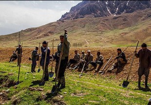 فصل بهار و آغاز  تمیزکردن جوي هاي آب در شهر بن