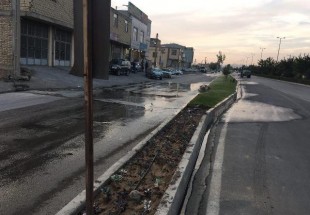 آبیاری آسفالت بجای چمن در غرب شهرکرد+تصویر