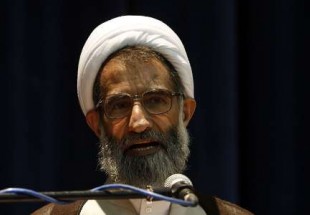 دشمن به واسطه نفوذ در تلاش است ايران را از درون استحاله کند