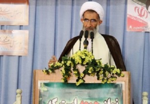 از قيام و ايستادگي برابر استکبار نبايد خسته شد/ عده اي بزدل  در داخل کشور هنوز به بيگانگان اعتماد دارند