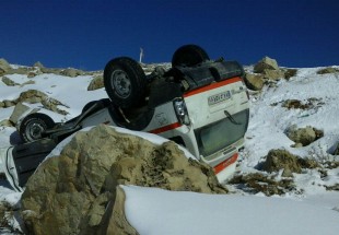 آمبولانس پايگاه امداد نجات جمعيت هلال احمر کوهرنگ دچار حادثه شد+تصاوير