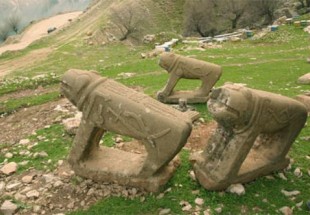 شير سنگي کانون گردشگري پيرغار پيدا شد/ سرقتي در کار نبوده