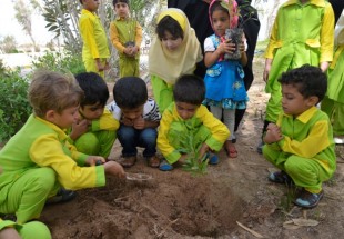 اعضای کانون پرورش فکری کودکان و نوجوانان با مهارت کاشت گیاهان آشنا شدند