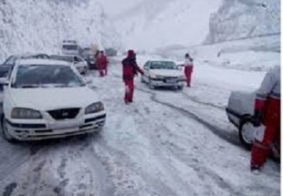 بارش برف عبور مرور در کوهرنگ را سخت کرد/ارتفاع برف به 25 سانتيمتر رسيد