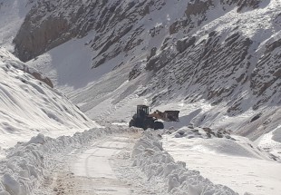 بارش برف در گردنه گوشنگلی آغاز شد