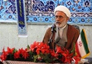 نظام جمهوری اسلامی ایران بدهکار عده ای زیاده خواه نیست/۴۵۰ هزار نفر در استان از کم آبی رنج می برند