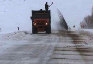 پخش 100 تن ماسه و نمک در راههاي اردل