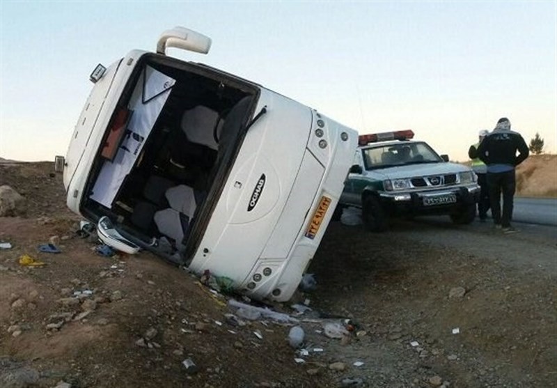 واژگونی اتوبوس در محور لردگان به بروجن 10 مصدوم برجای گذاشت