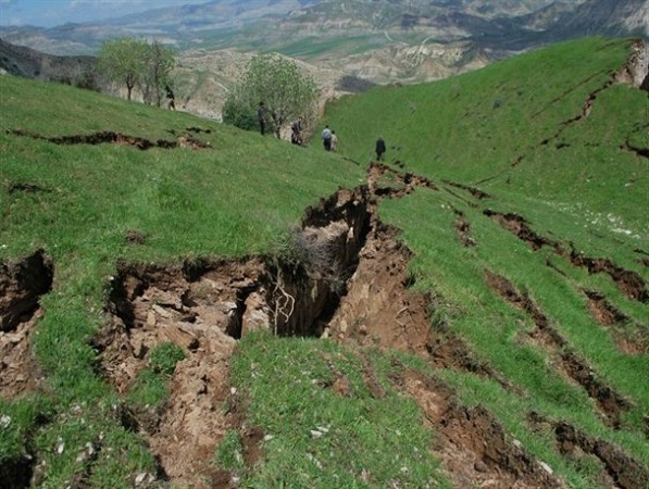 10 روستاي شهرستان لردگان در معرض رانش زمين