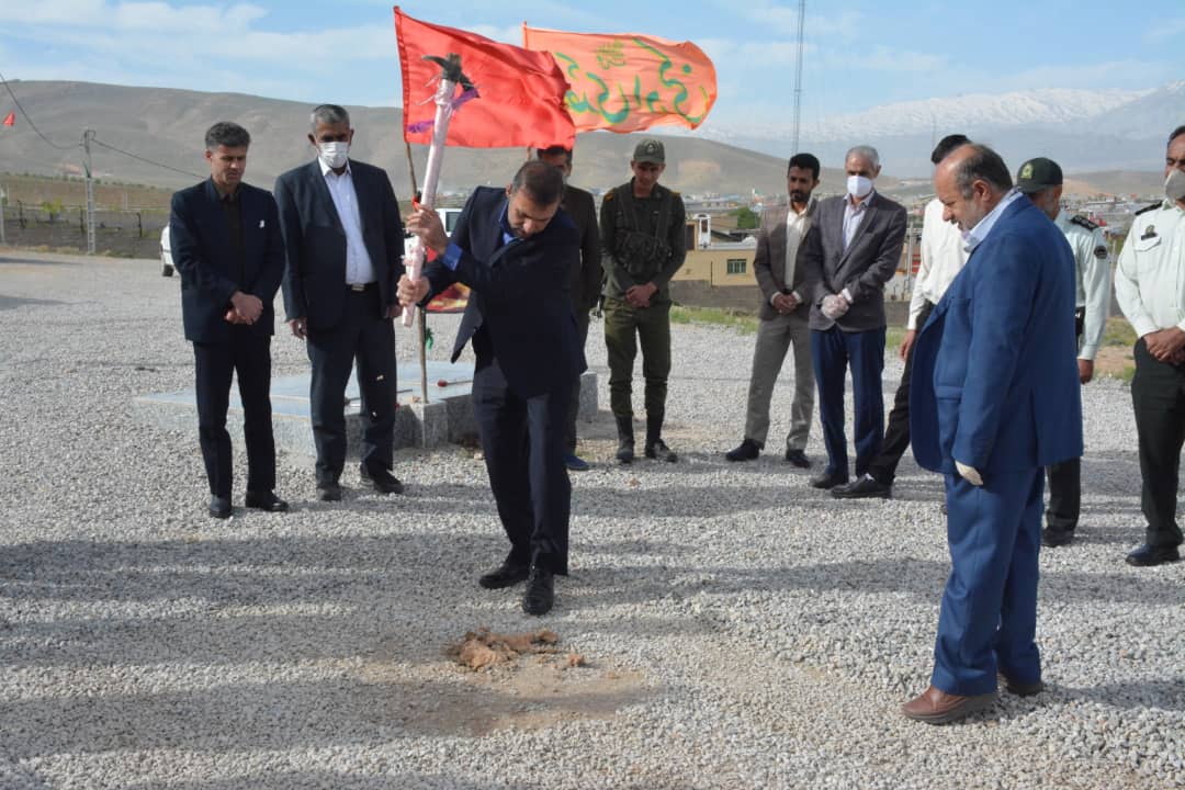 کلنگ احداث یادمان شهدای شهر گندمان به زمین خورد