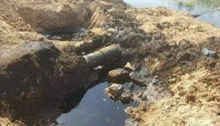 شکستگي لوله نفت در بخش ميانکوه شهرستان اردل/ترميم لوله اتنقال نفت تا دو روز آينده