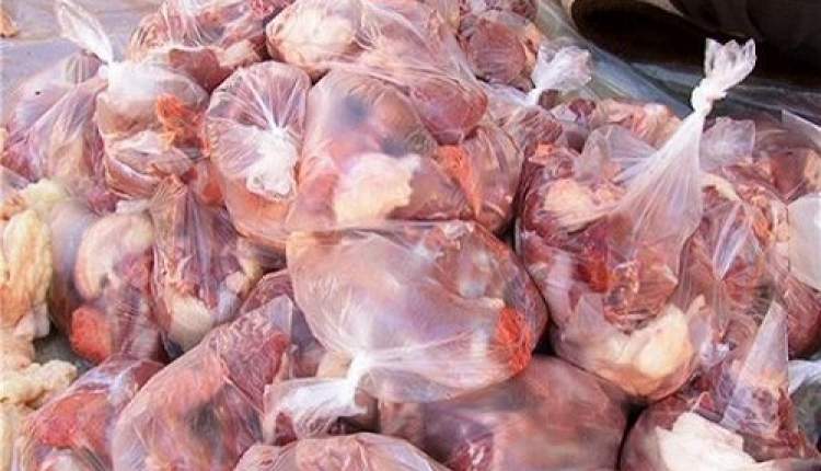 ۳۵ بسته گوشت متبرک قرباني بين نيازمندان شهر لردگان توزيع شد