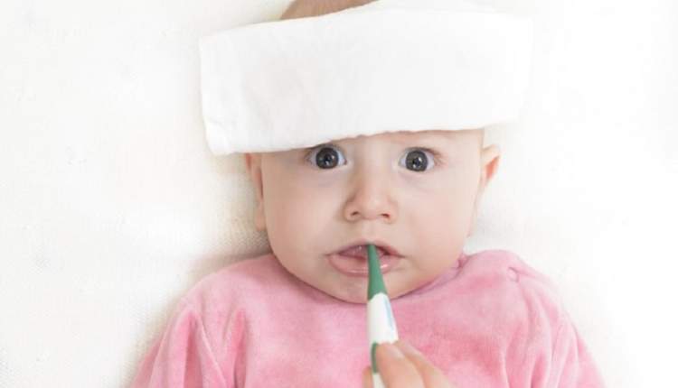 رشد دندان در کودک، دلیل بر تب شدید نیست/ پرهیز جدی از خوراندن آرام‌بخش و مسکن به شیرخواران