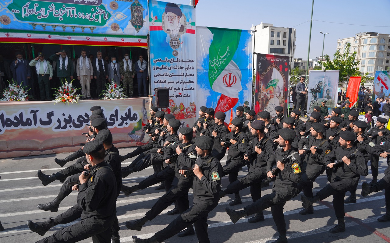 رژه نیروهای مسلح در شهرکرد برگزار شد  