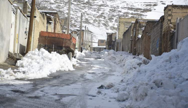 مشکلات شهروندان شهرکردی در پی بارش برف  