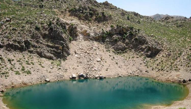 چاه‌سبزان در حصار روان‌آب‌ها/ بی‌توجهی برخی مسئولین فدای جان یک اثر طبیعی می‌شود