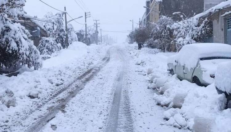 برف، مسیر دسترسی به روستاهای شهرستان بن را مسدود کرده است/ خسارت فراوان بارش‌ها به باغات این شهرستان