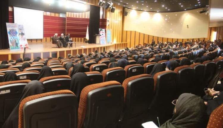 گردهمایی فعالان عرصه ایثار و شهادت در شهرکرد