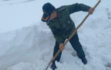 کمک رسانی گروهای جهادی بسیج به مردم گرفتار در برف کوهرنگ