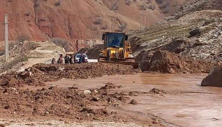 مسير دهدلي به بادره همچنان مسدود/تردد در تمامي محورهاي اردل برقرار است