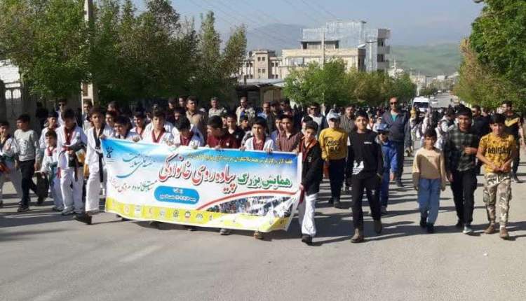 پياده‌روی خانوادگی در اردل برگزار شد  