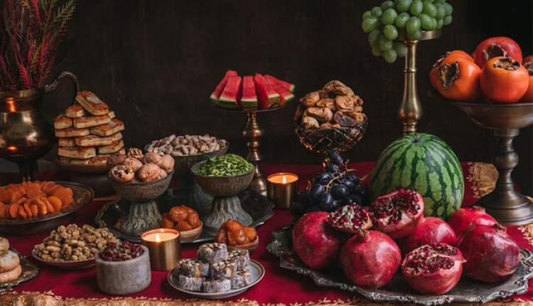 شب یلدا نماد روشنایی و شادی است