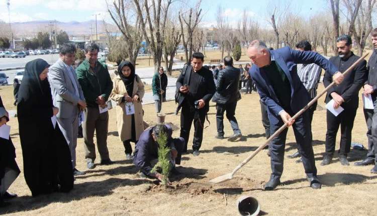 کاشت 100 نهال در بوستان حاج قاسم سلیمانی