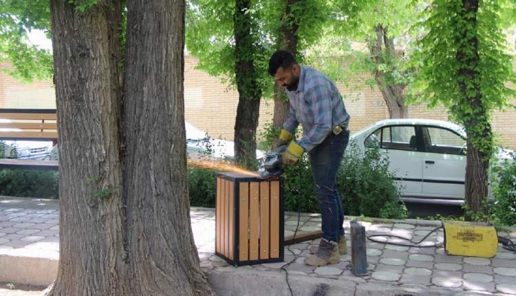 اجرای طرح نوسازی مبلمان شهری در شهرکرد