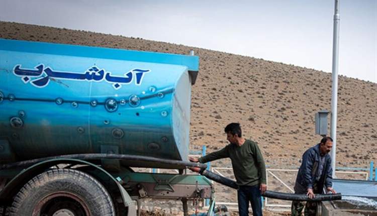 روستای لارک با تانکر آبرسانی می‌شود